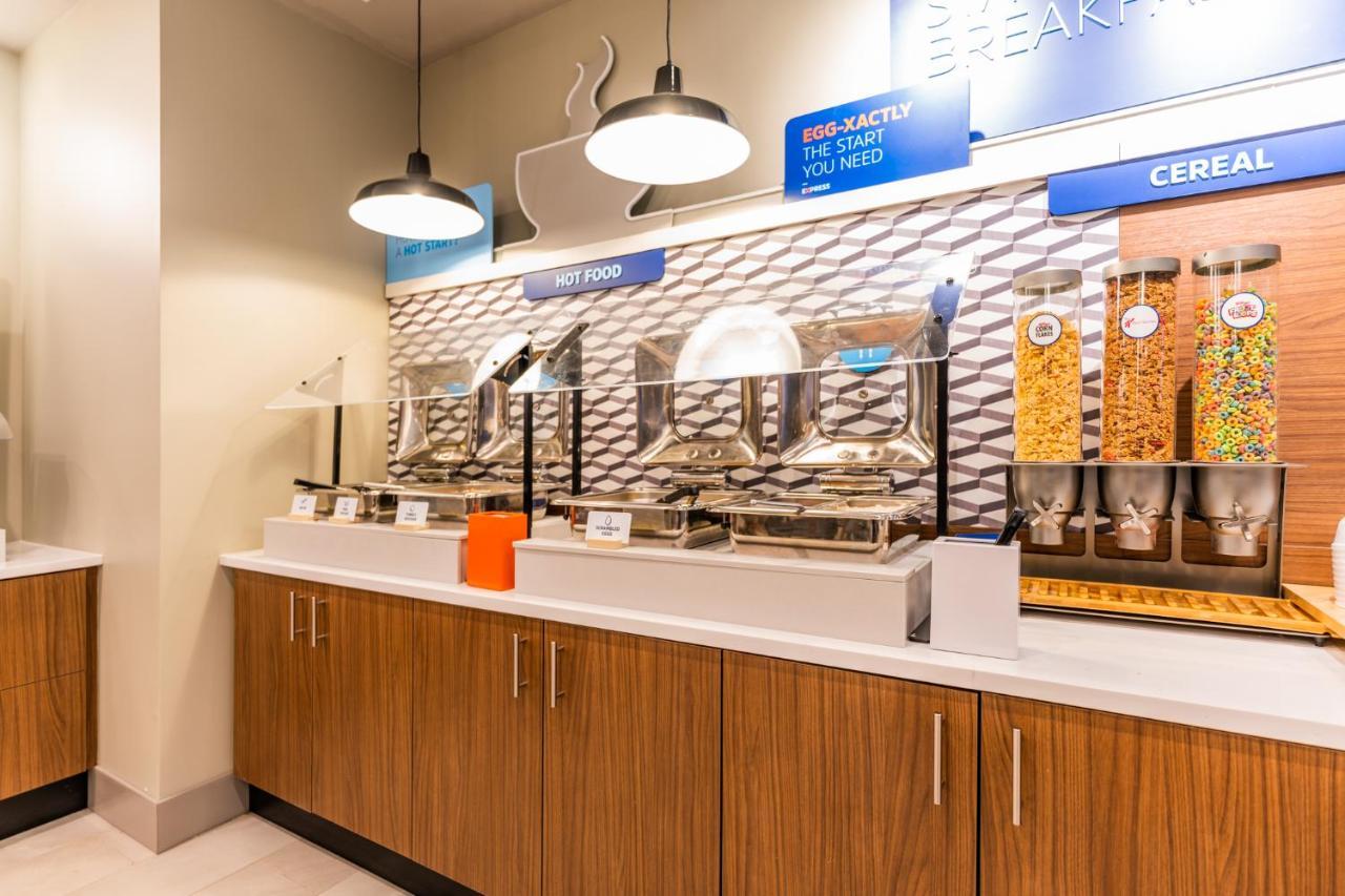 Holiday Inn Express & Suites Charlottesville By Ihg Esterno foto