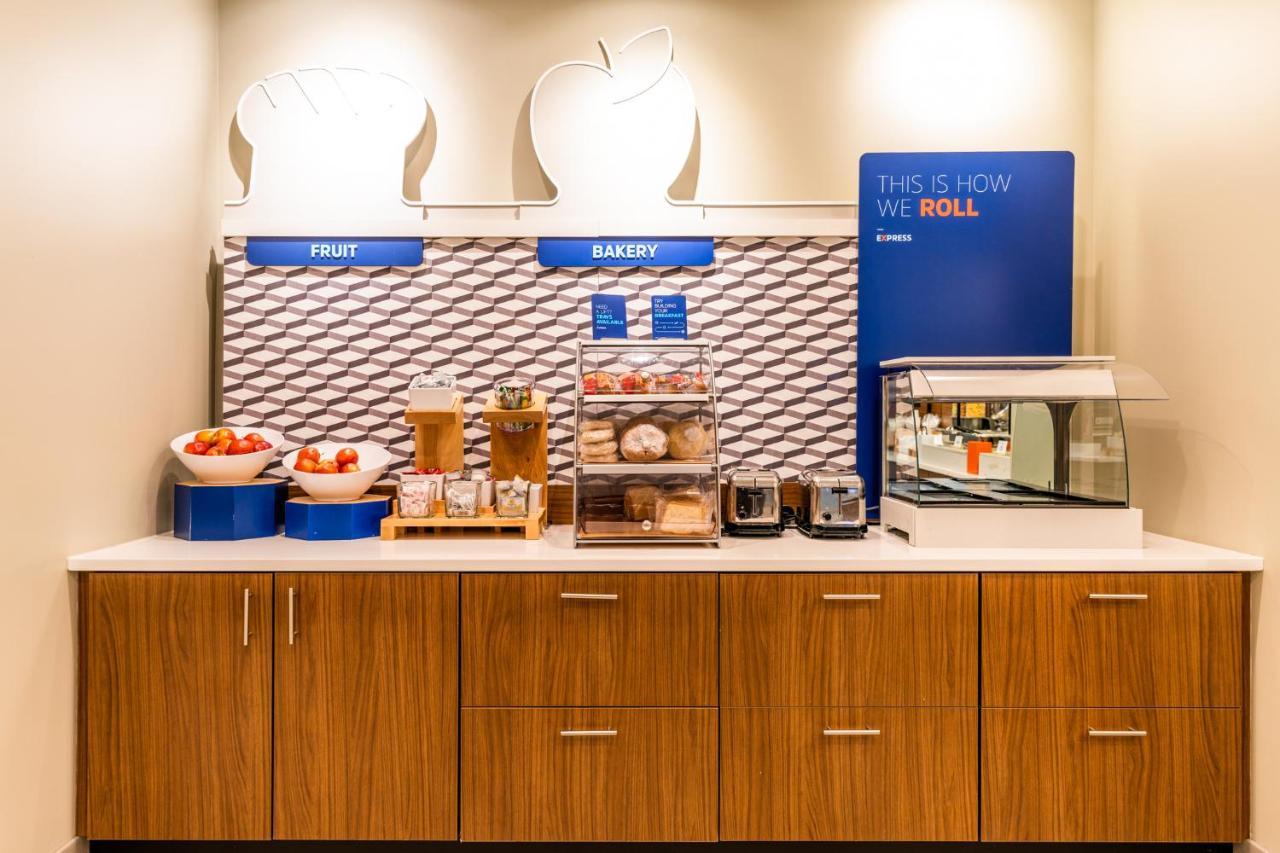 Holiday Inn Express & Suites Charlottesville By Ihg Esterno foto