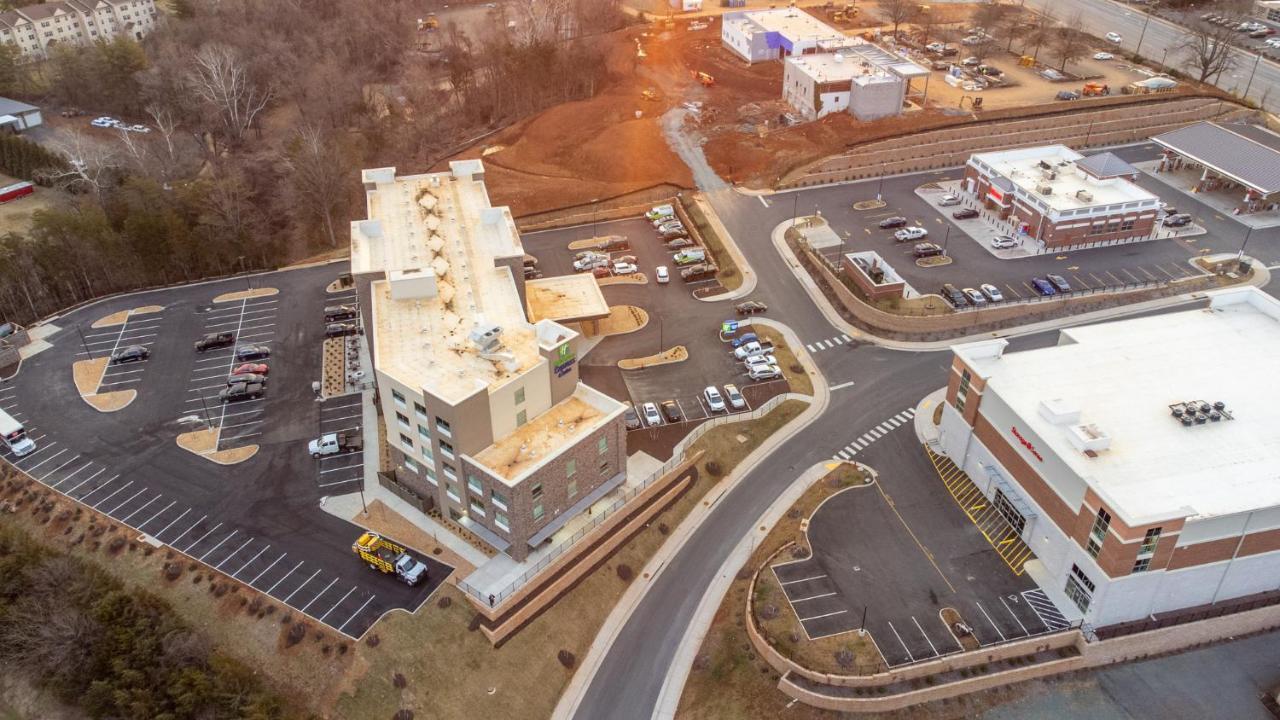 Holiday Inn Express & Suites Charlottesville By Ihg Esterno foto
