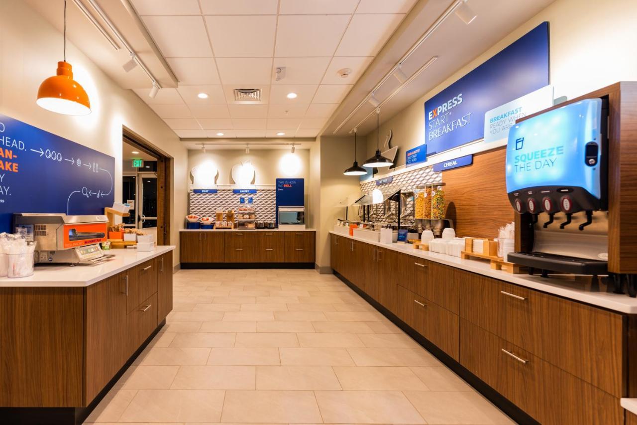Holiday Inn Express & Suites Charlottesville By Ihg Esterno foto