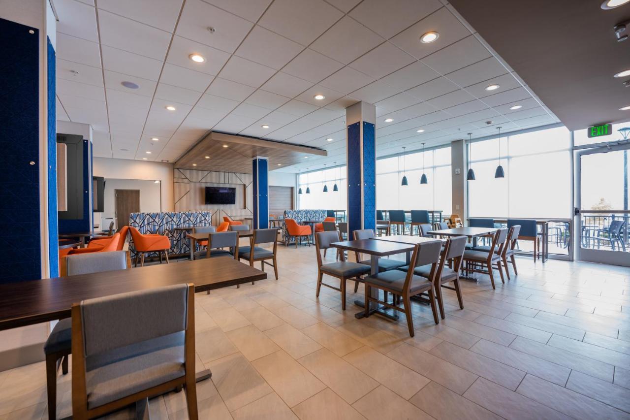 Holiday Inn Express & Suites Charlottesville By Ihg Esterno foto