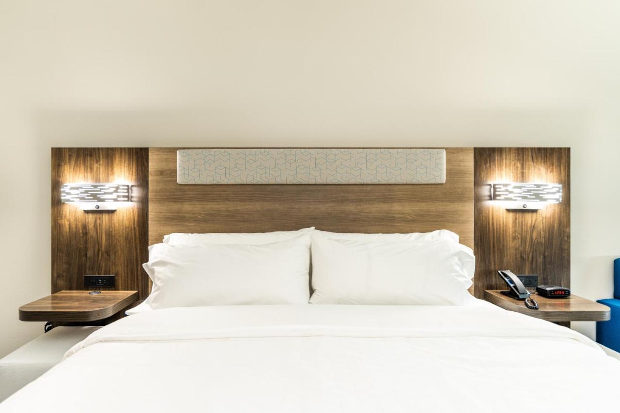 Holiday Inn Express & Suites Charlottesville By Ihg Esterno foto
