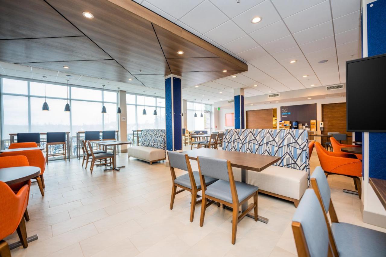 Holiday Inn Express & Suites Charlottesville By Ihg Esterno foto